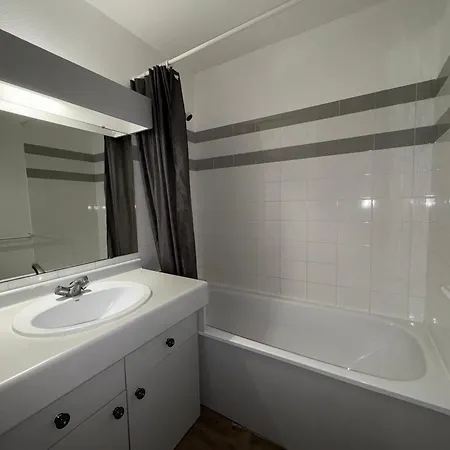 Apartment T2 Avec Balcon, Piscine Et Parking A - Fr-1-323-568 *